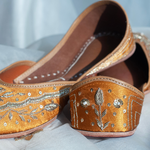 Saanjh Rust Handcrafted Sequin & Threadwork Jutti