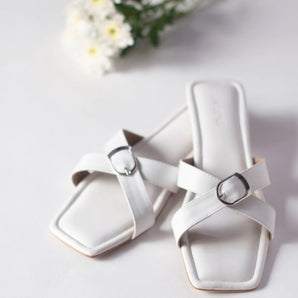 FEARLESS White Buckle Slides 4